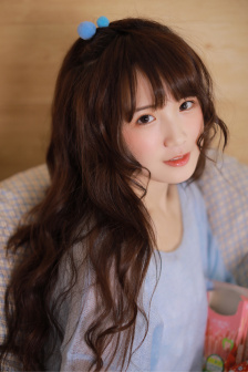 总裁开会桌桌子底下含